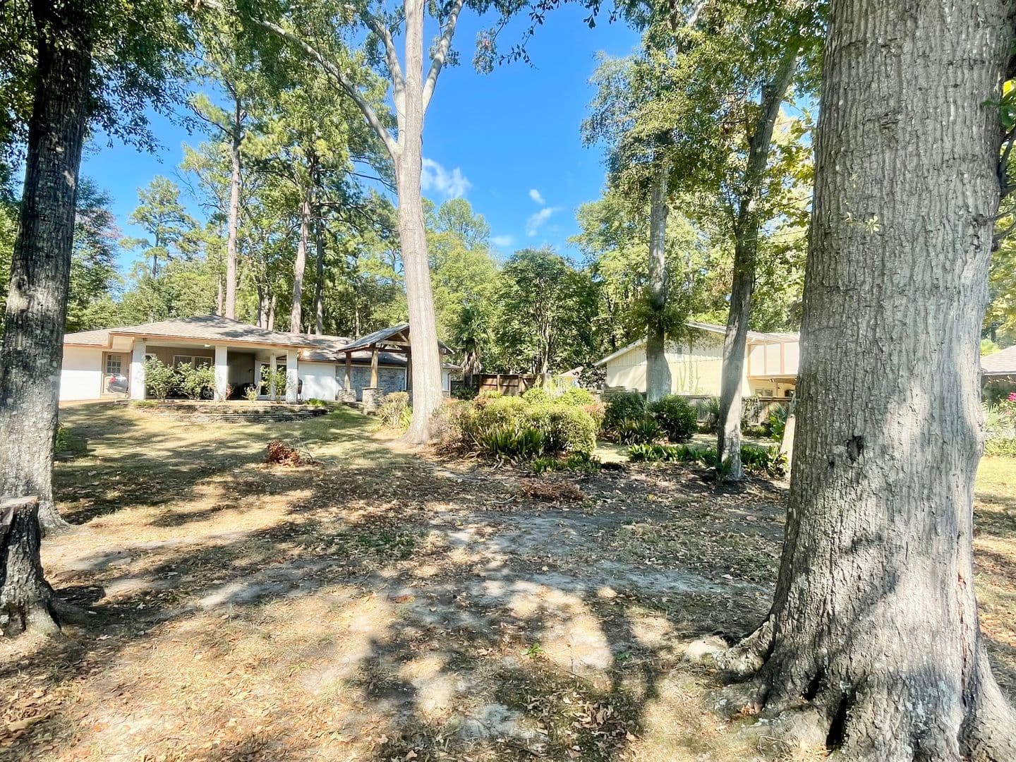 Brandon House: 208 Bay Park Dr