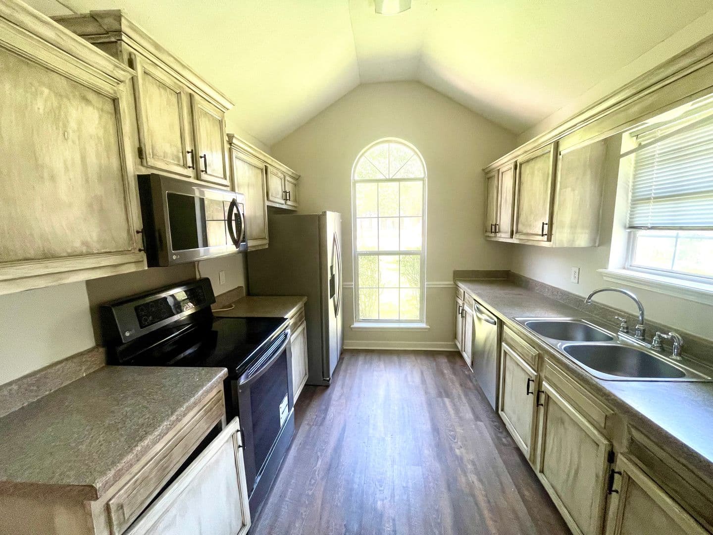 Brandon House: 1029 College South Cv