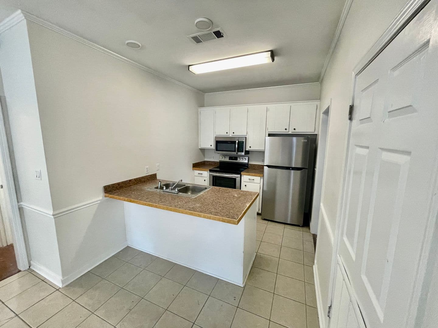 Brandon House: 2007 Red Oak Dr