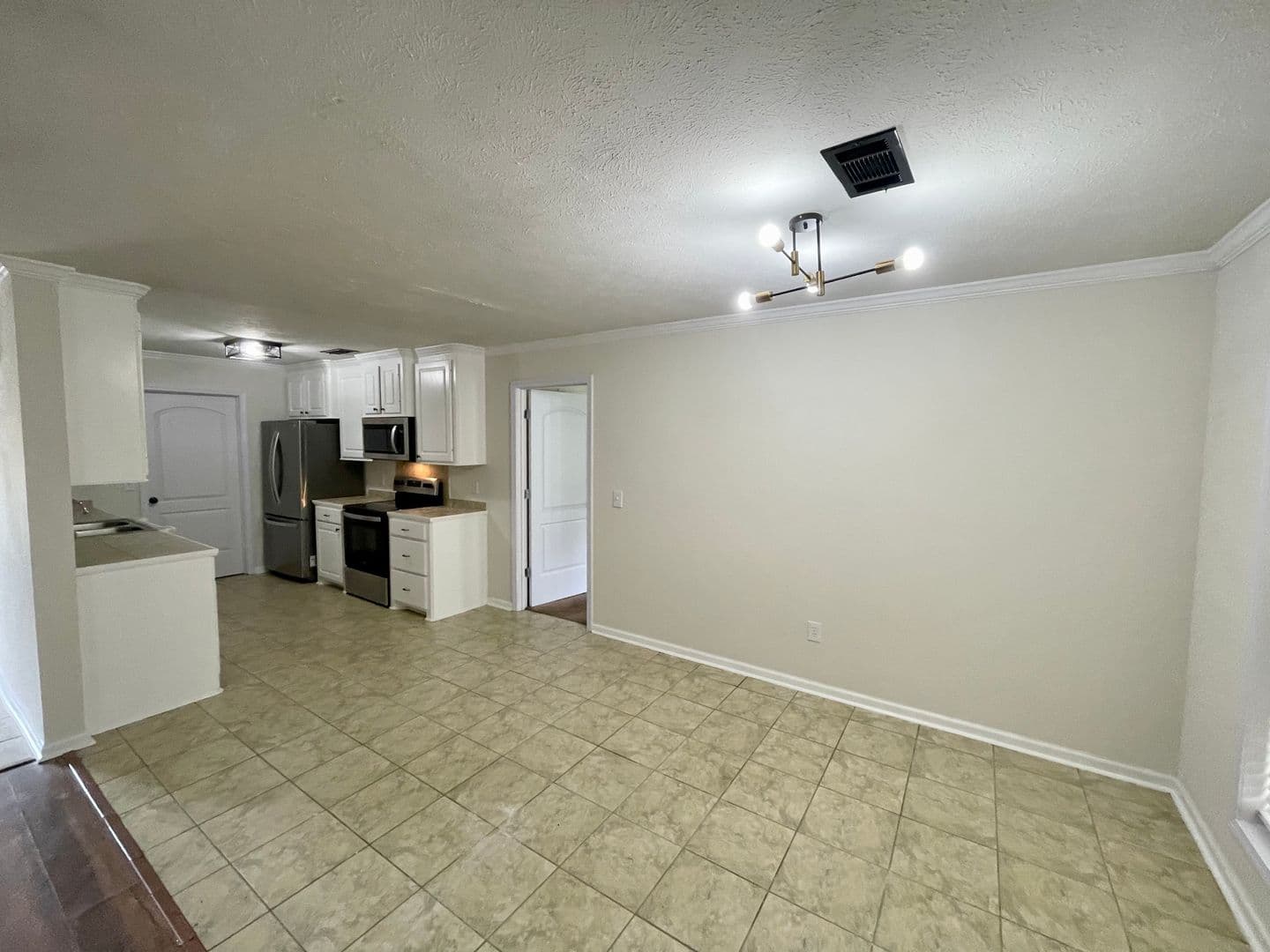 Canton House: 111 Stapleton Dr