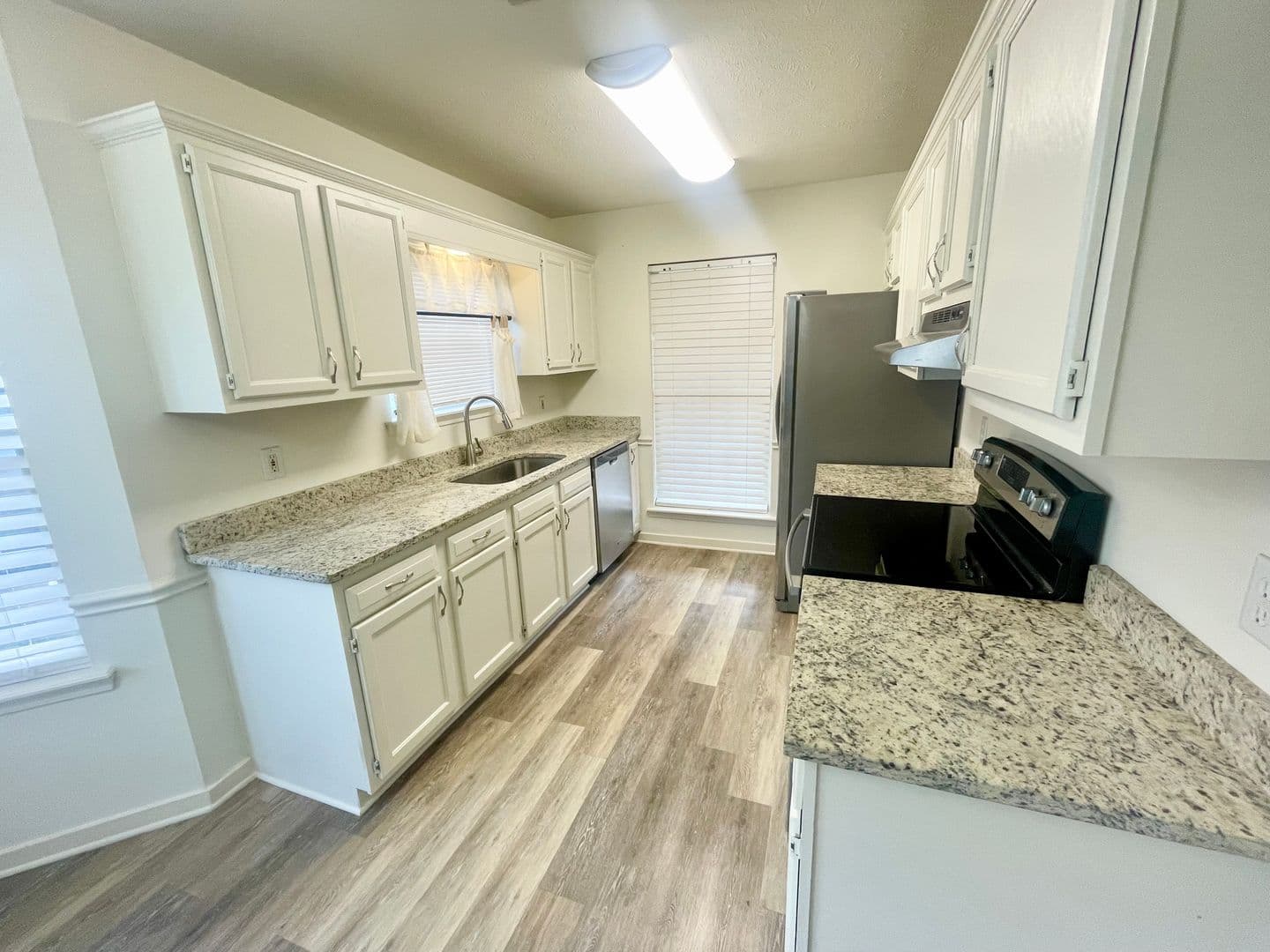Pearl House: 242 Village Cv