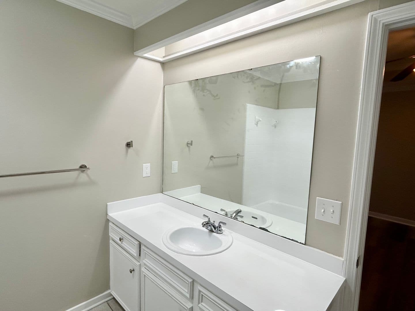Madison House: 320 Trace Harbor Rd