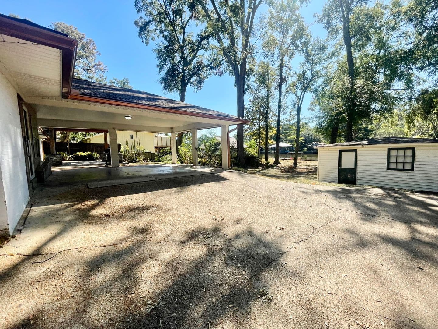 Brandon House: 208 Bay Park Dr