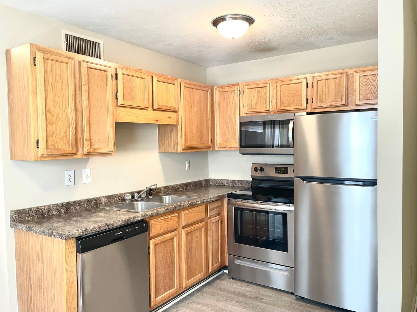 Flowood Apartment: 1529 Oak St