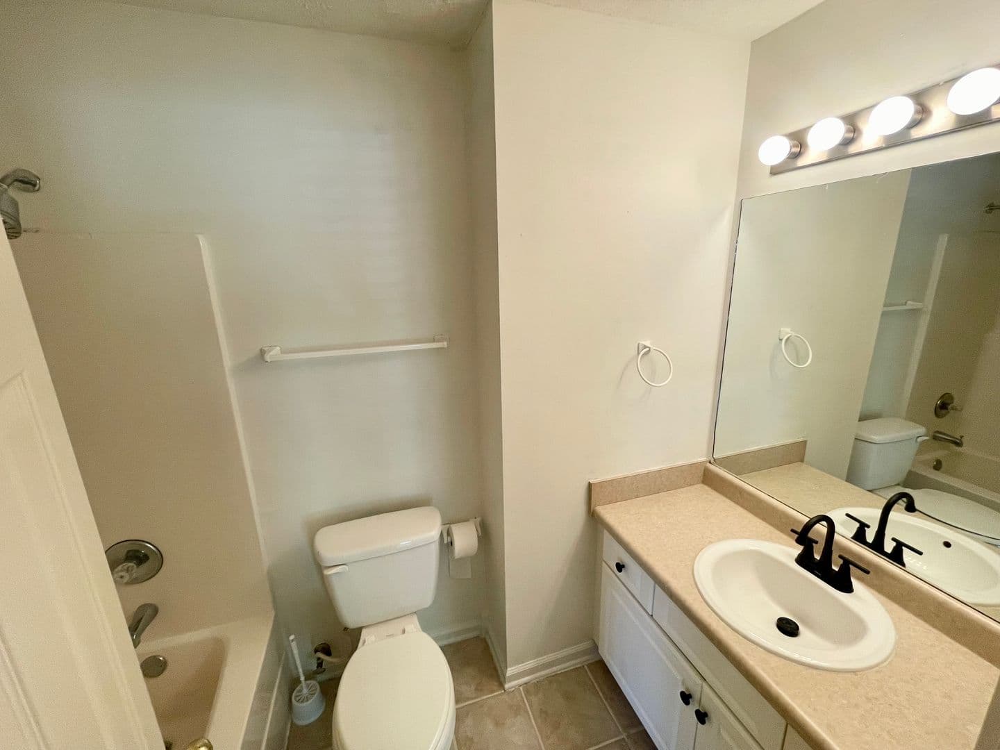 Flowood House: 311 Longleaf Dr