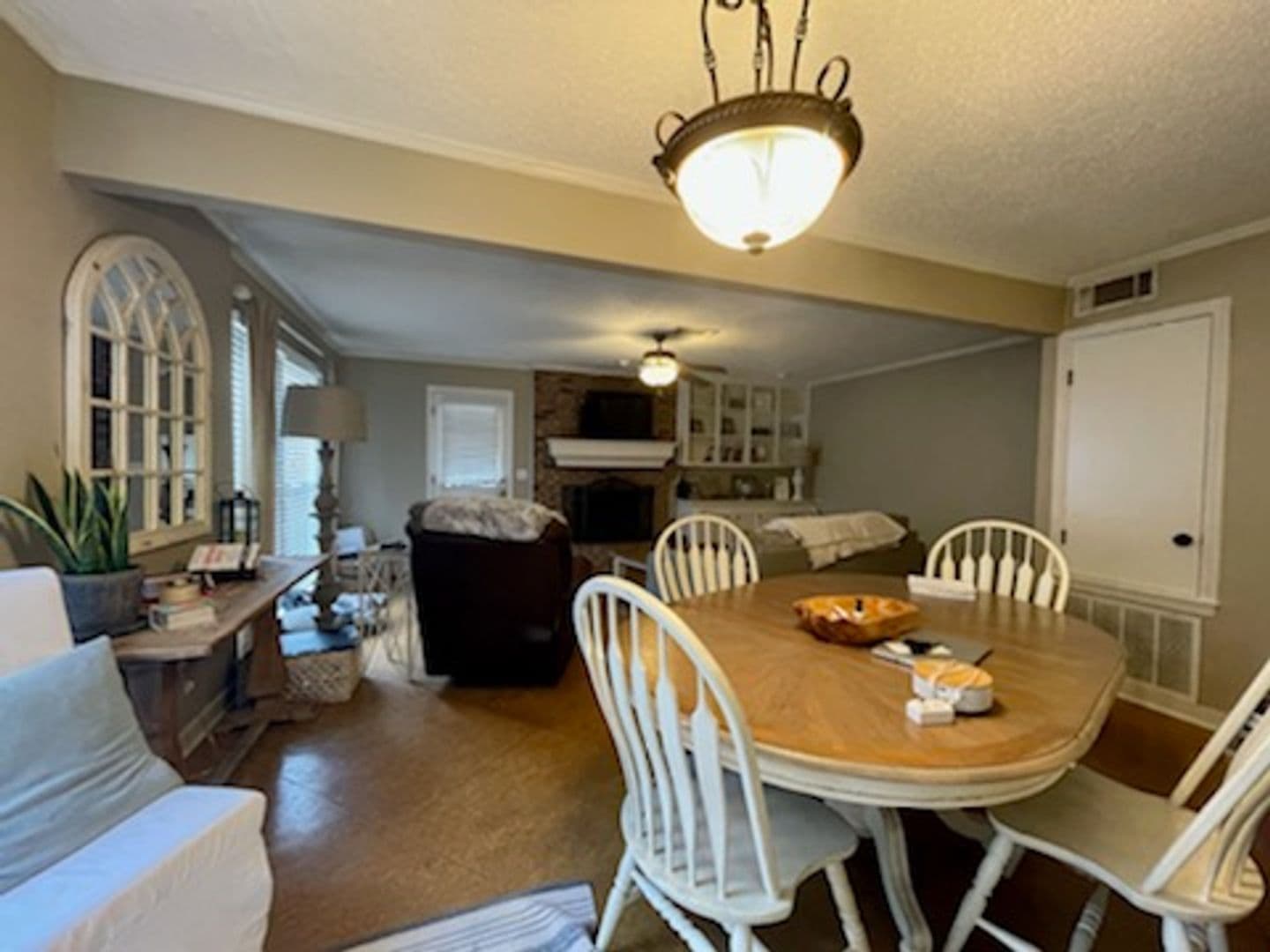 Ridgeland House: 739 Wicklow Pl