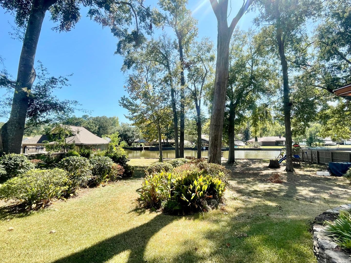 Brandon House: 208 Bay Park Dr