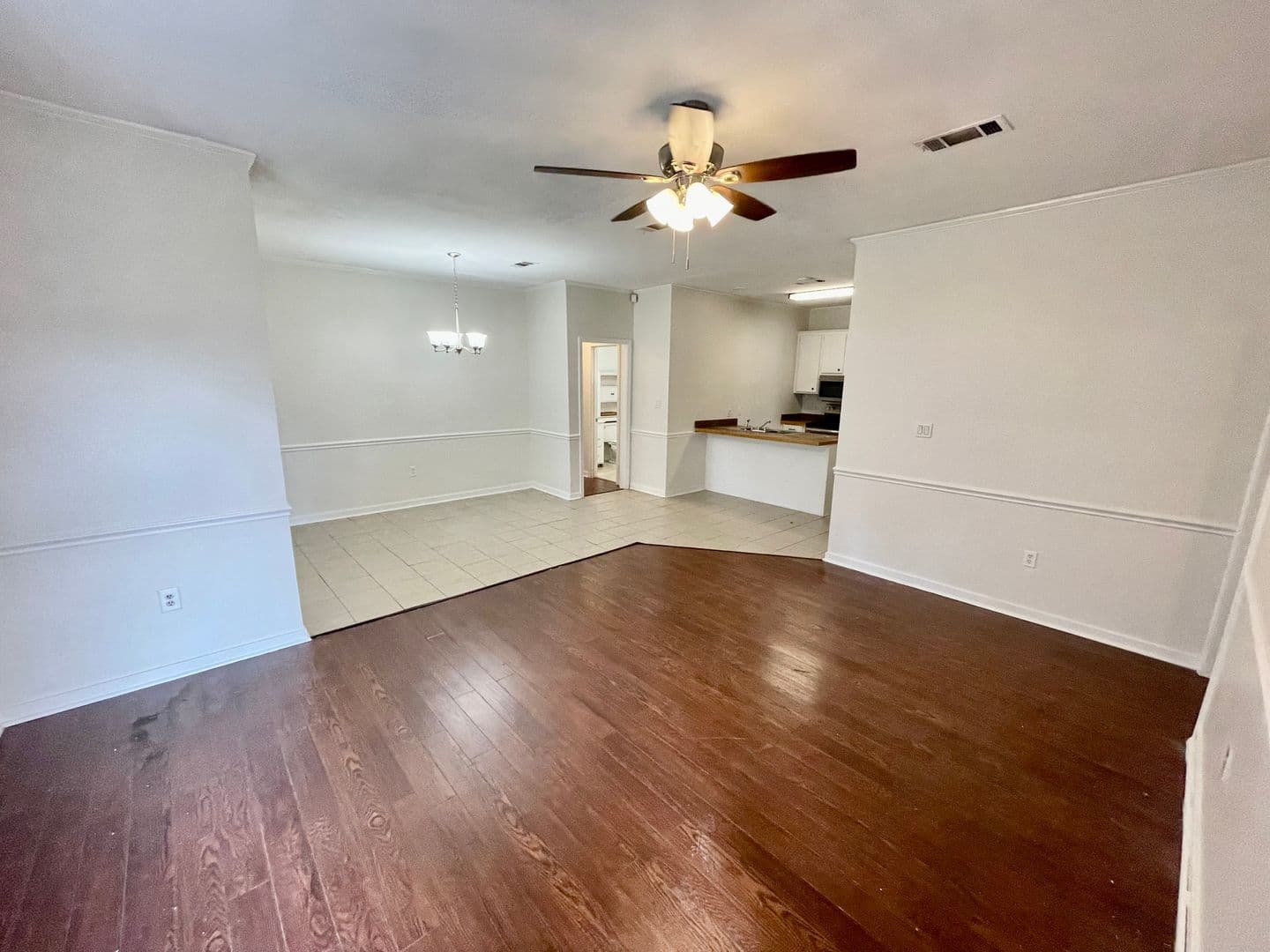 Brandon House: 2007 Red Oak Dr