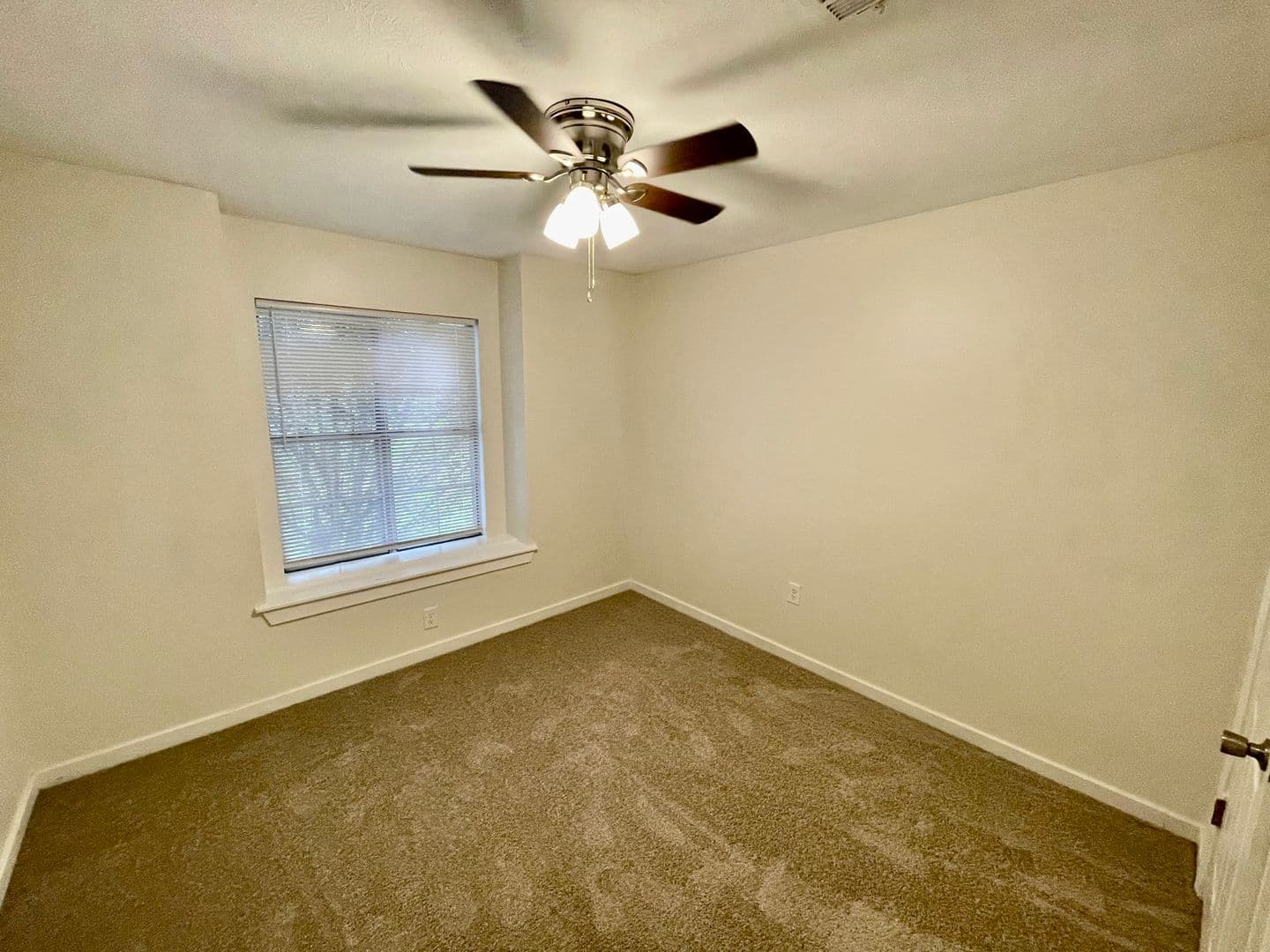 Brandon House: 2007 Red Oak Dr