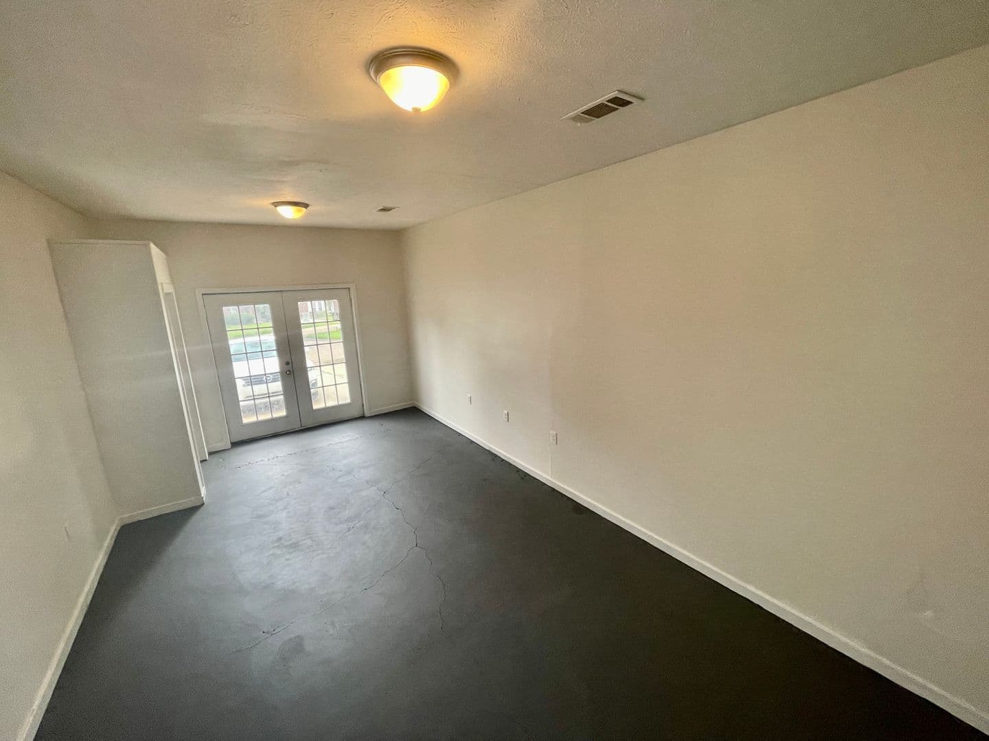 Brandon House: 2007 Red Oak Dr