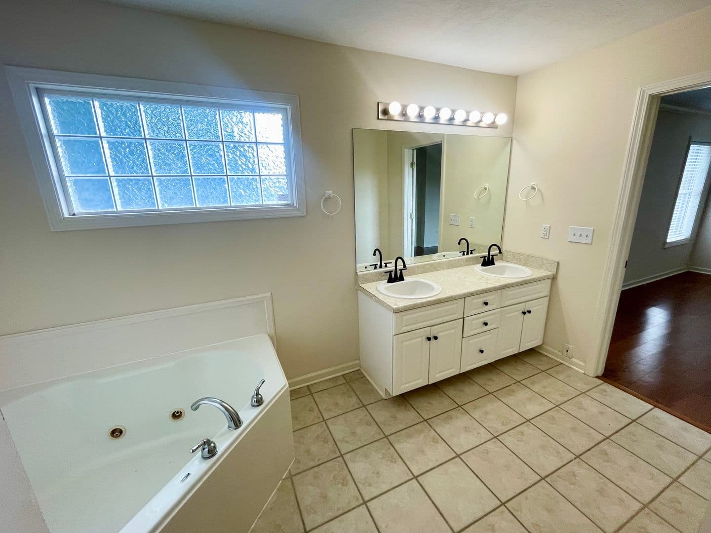Flowood House: 311 Longleaf Dr