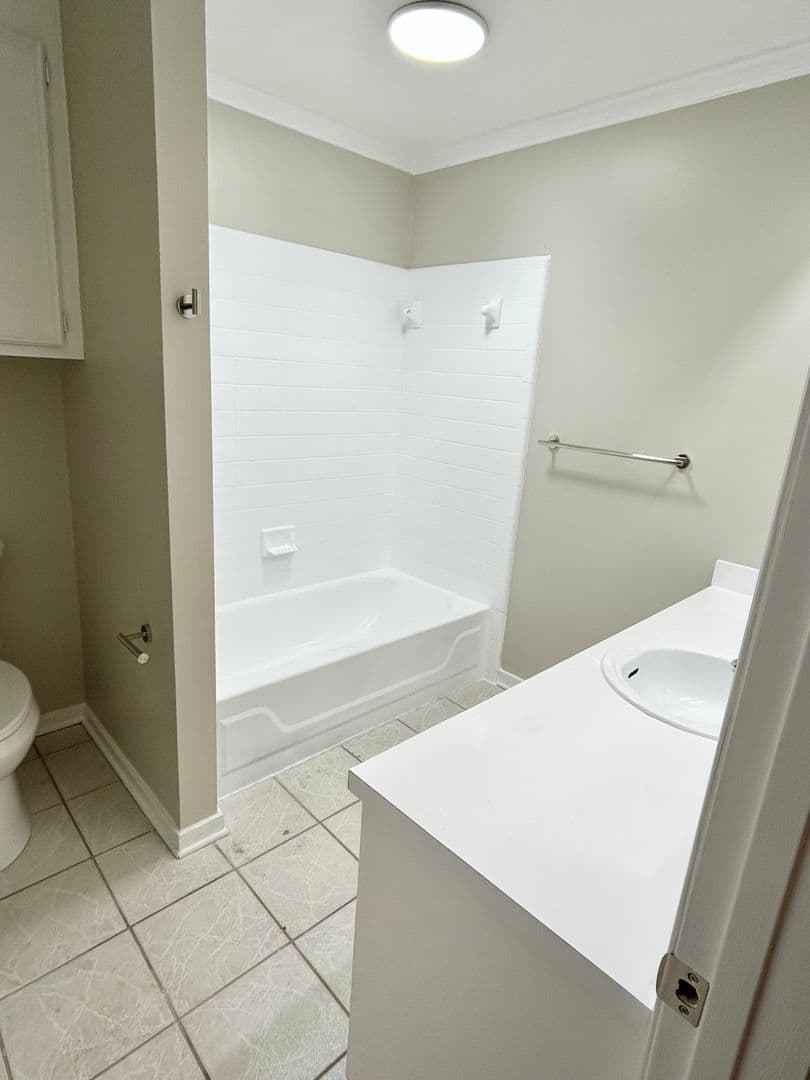 Madison House: 320 Trace Harbor Rd