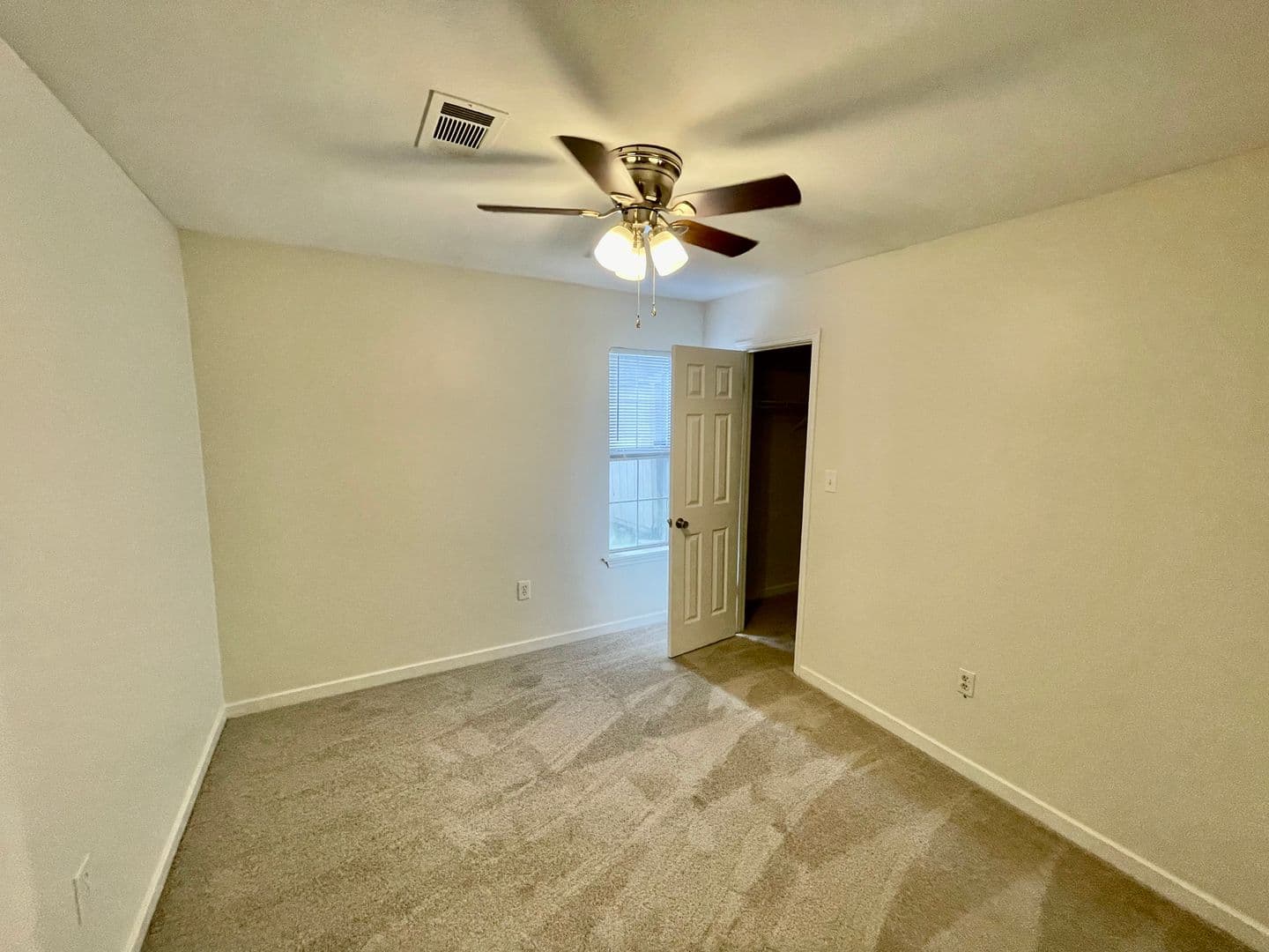 Brandon House: 2007 Red Oak Dr