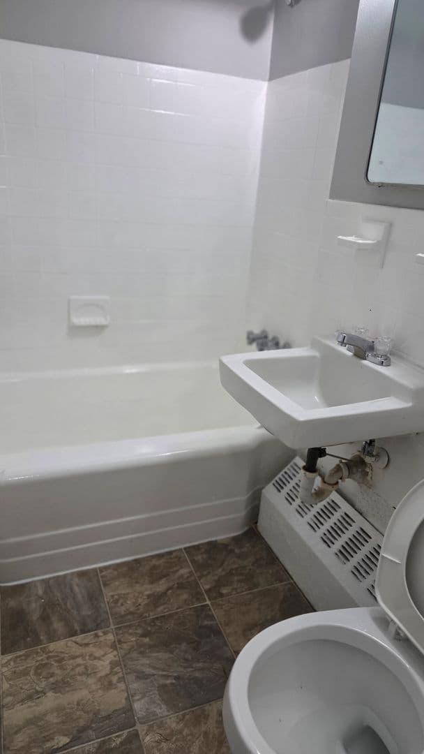HARTFORD Apartment: 600 ASYLUM AVE
