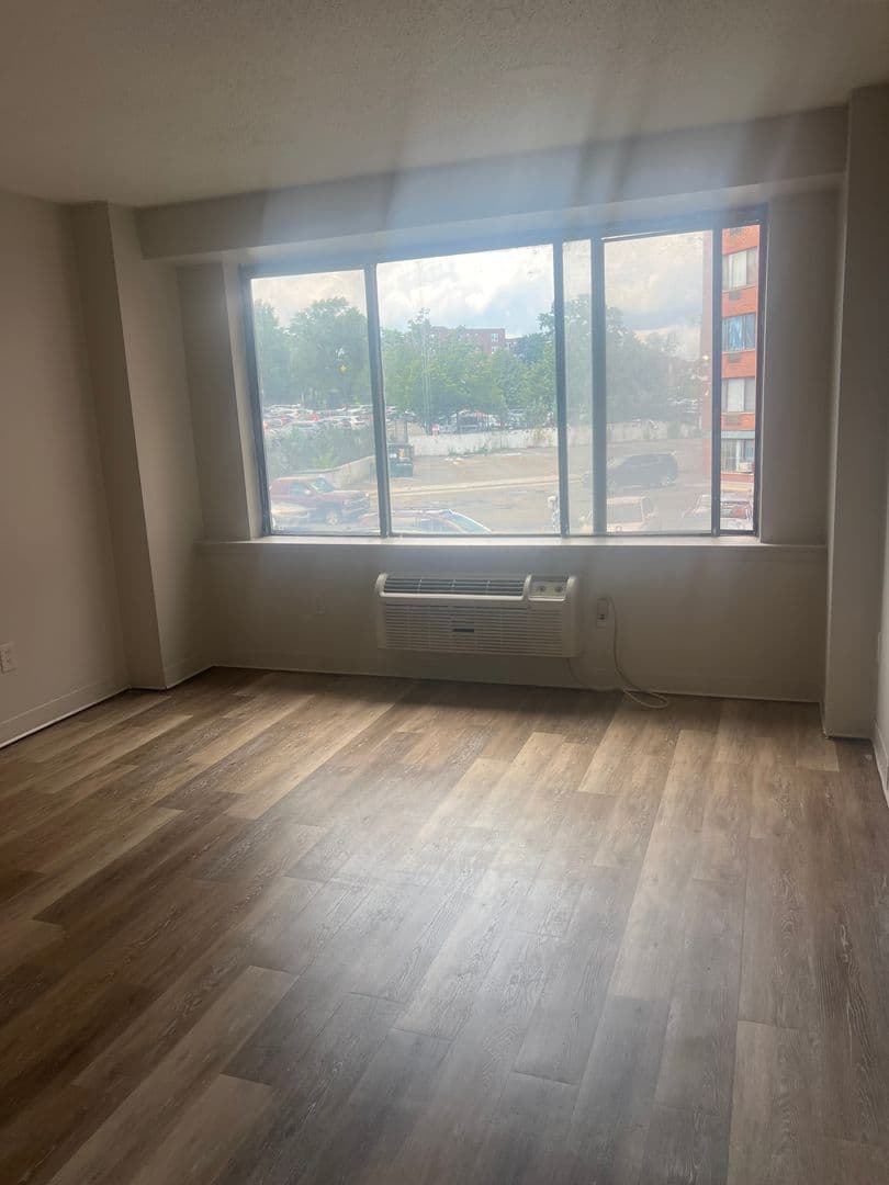 HARTFORD Apartment: 600 ASYLUM AVE