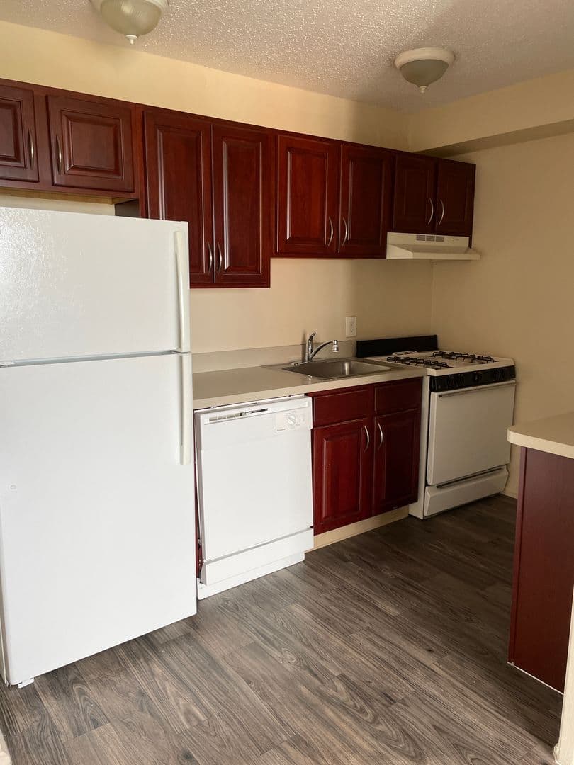 HARTFORD Apartment: 600 ASYLUM AVE