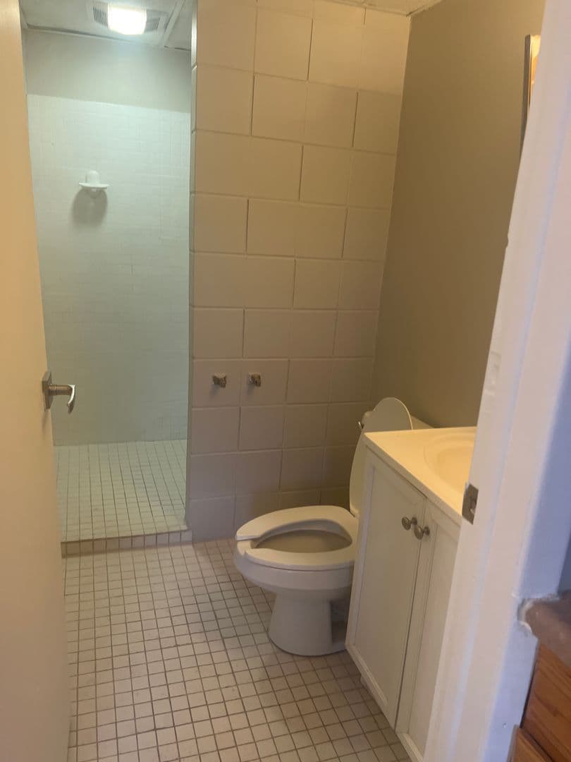 HARTFORD Apartment: 44 NEW BRITAIN AVENUE