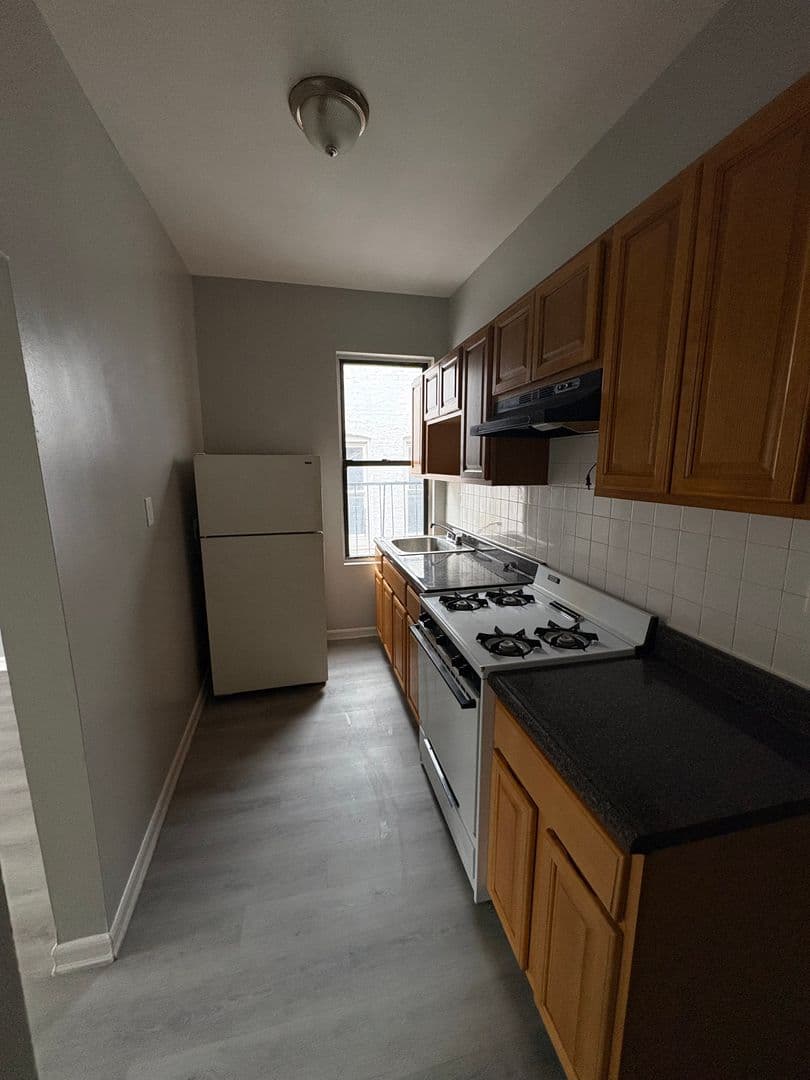 Yonkers Apartment: 280 Hawthorne Ave