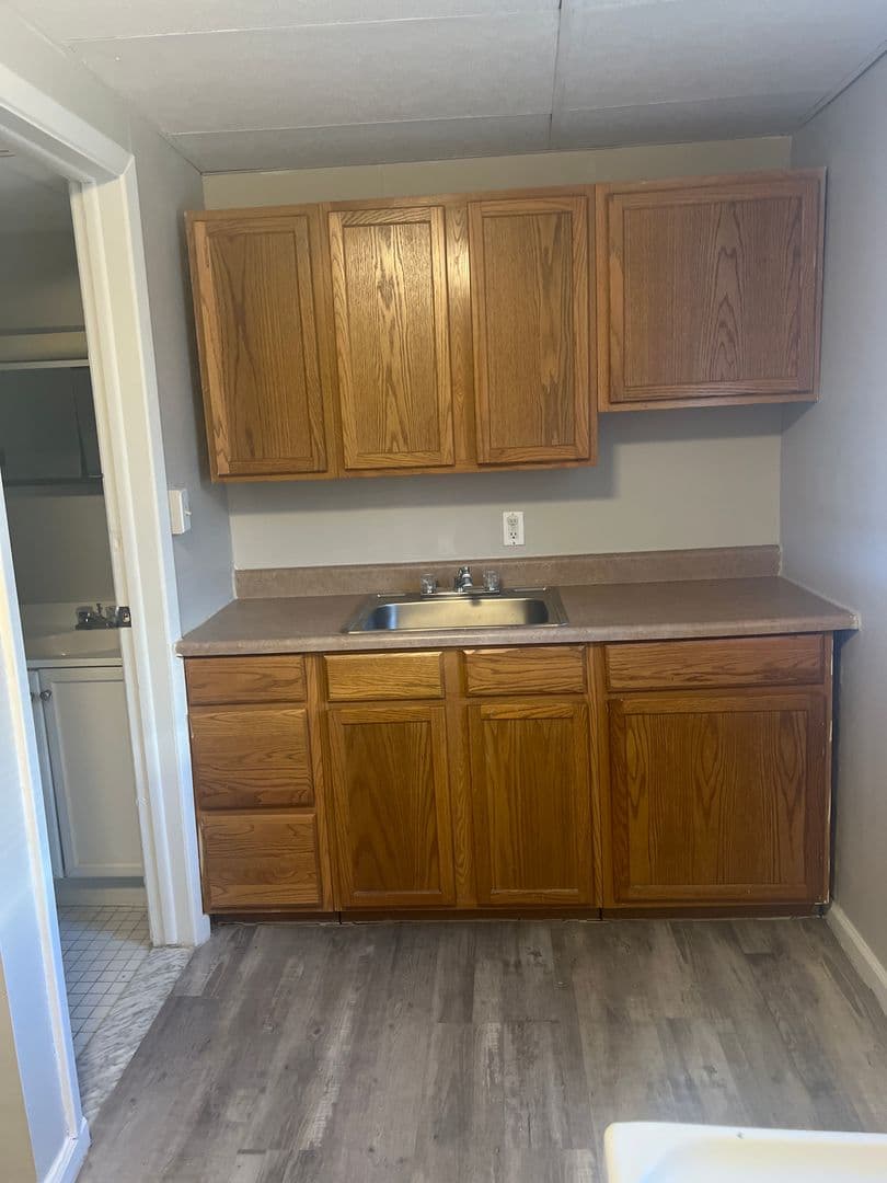 HARTFORD Apartment: 44 NEW BRITAIN AVENUE