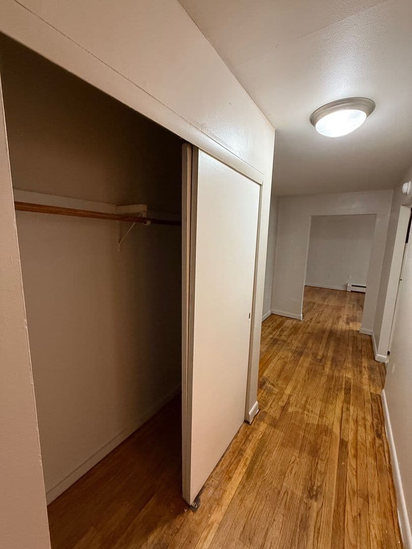 Hartford Apartment: 48 Evergreen Avenue