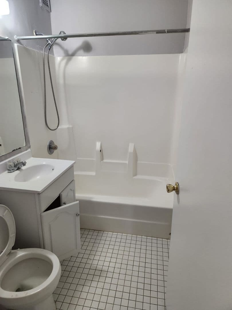 HARTFORD Apartment: 600 ASYLUM AVE