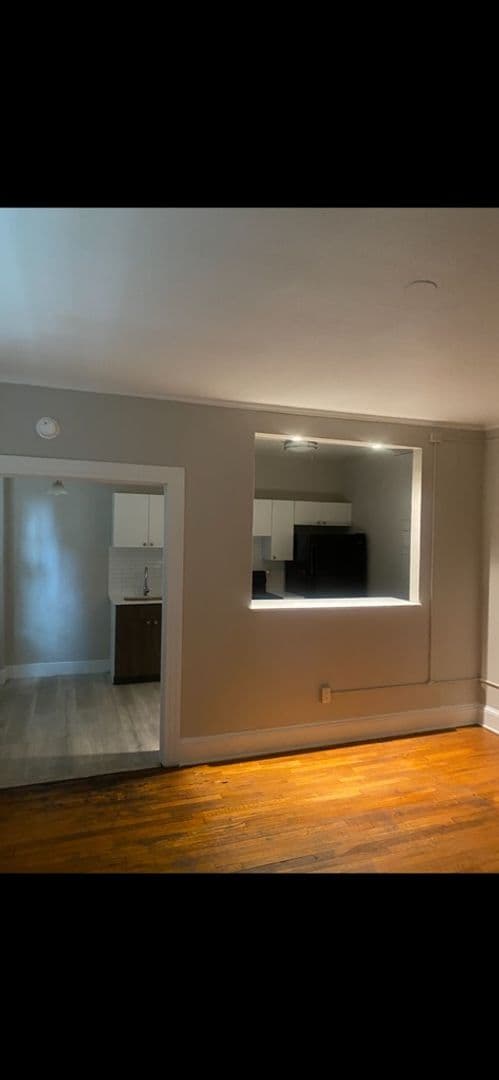 Hartford Apartment: 16 Evergreen Avenue