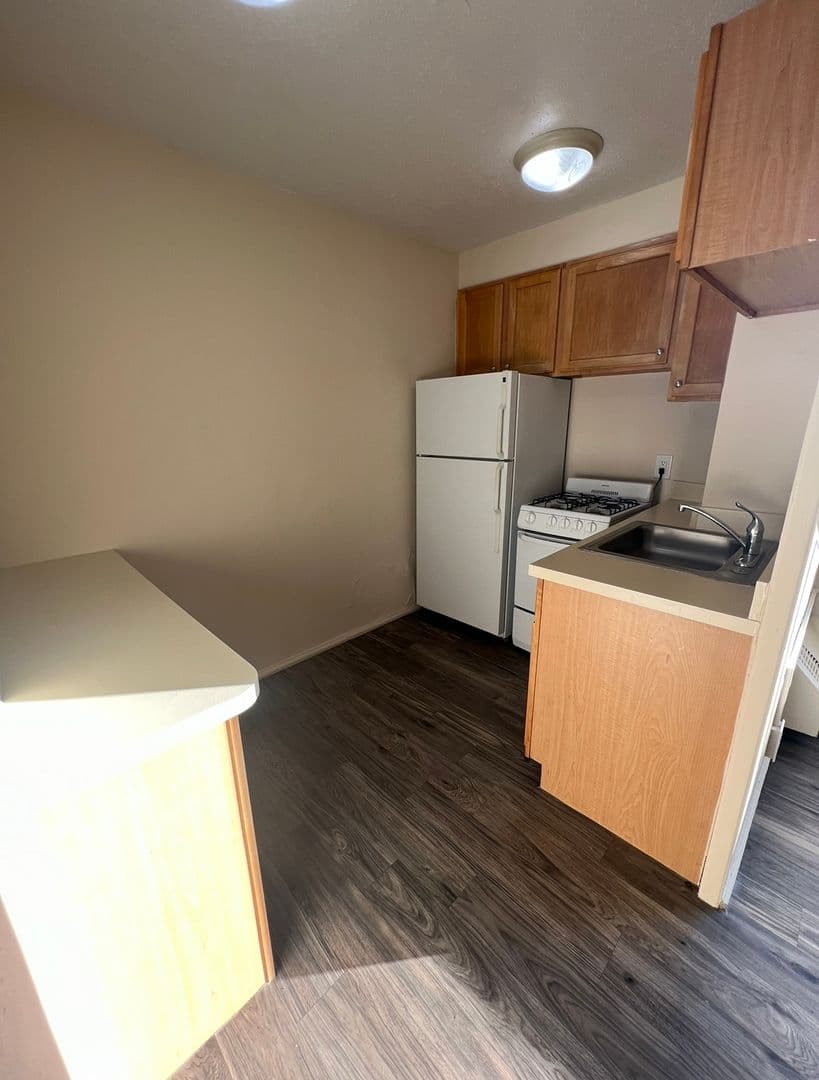 HARTFORD Apartment: 600 ASYLUM AVE