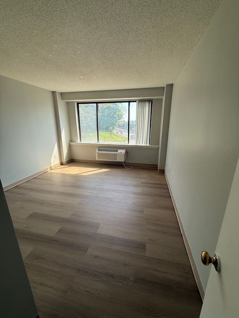 HARTFORD Apartment: 600 ASYLUM AVE