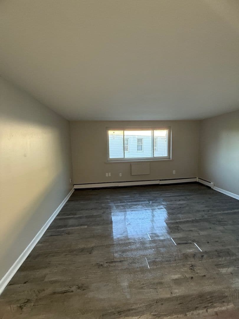 HARTFORD Apartment: 160 NEW BRITAIN AVENUE