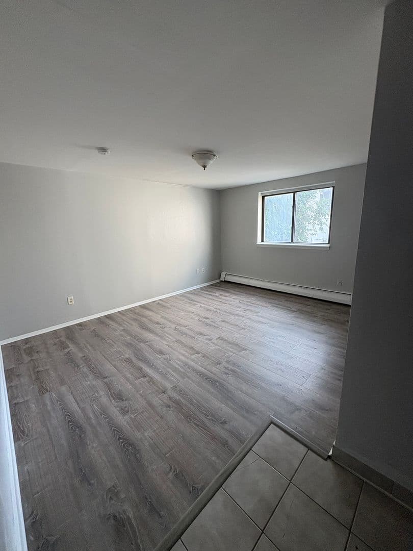 Paterson Apartment: 112 16th Avenue