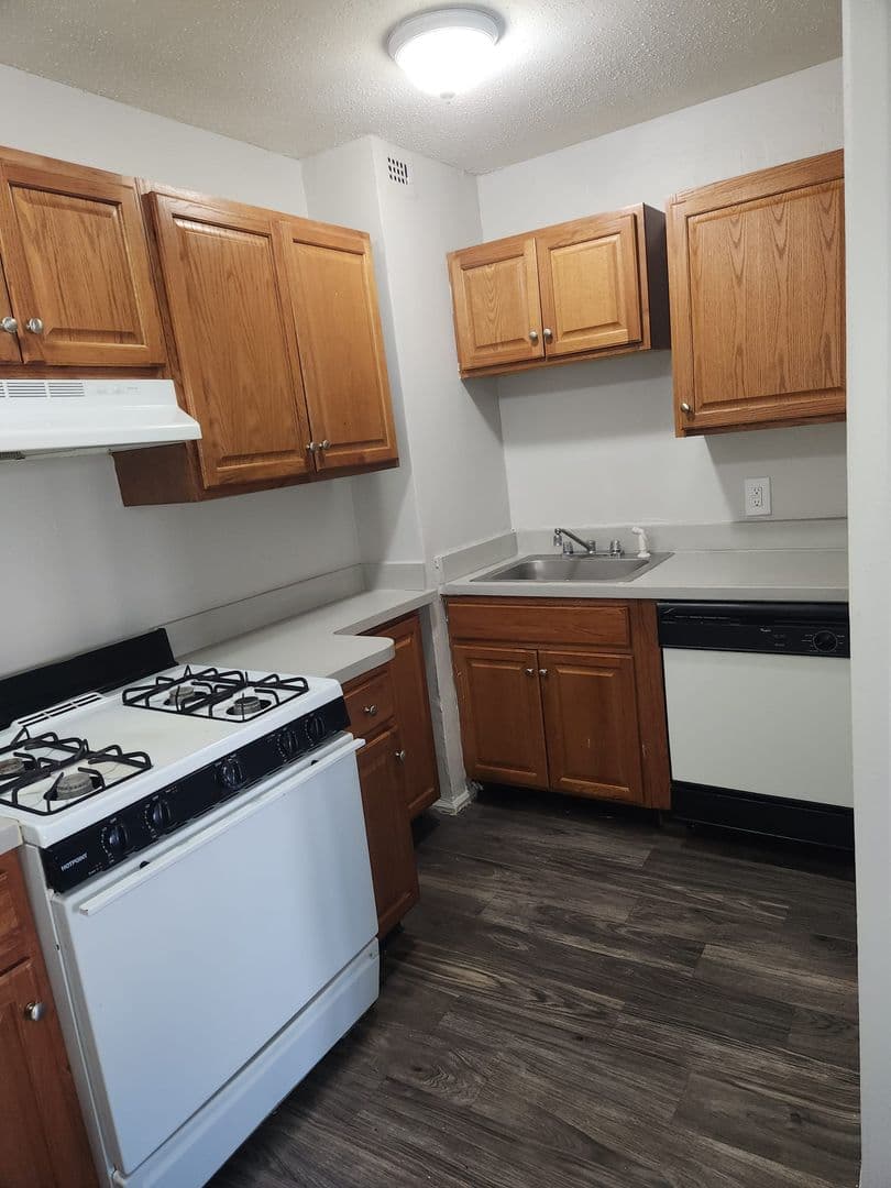 HARTFORD Apartment: 600 ASYLUM AVE