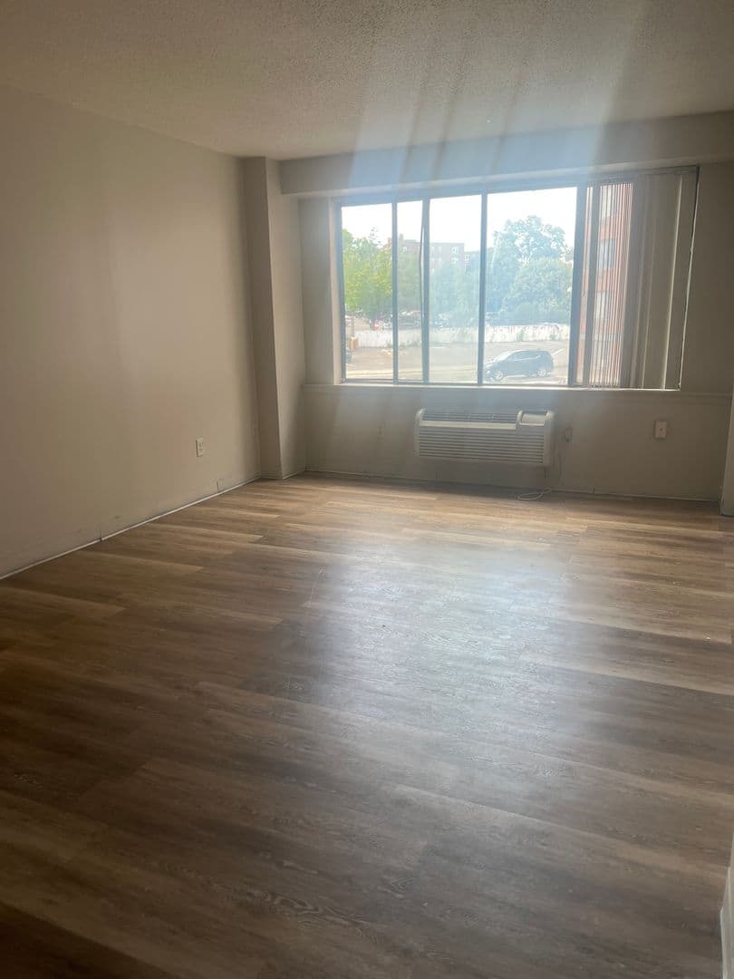 HARTFORD Apartment: 600 ASYLUM AVE