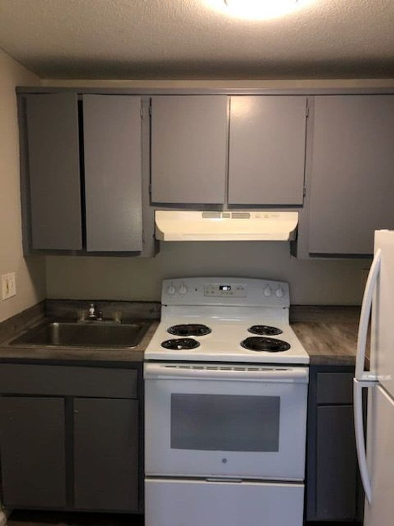 HARTFORD Apartment: 44 NEW BRITAIN AVENUE