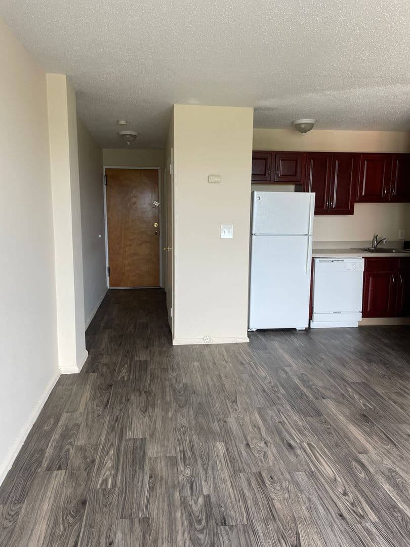 HARTFORD Apartment: 600 ASYLUM AVE