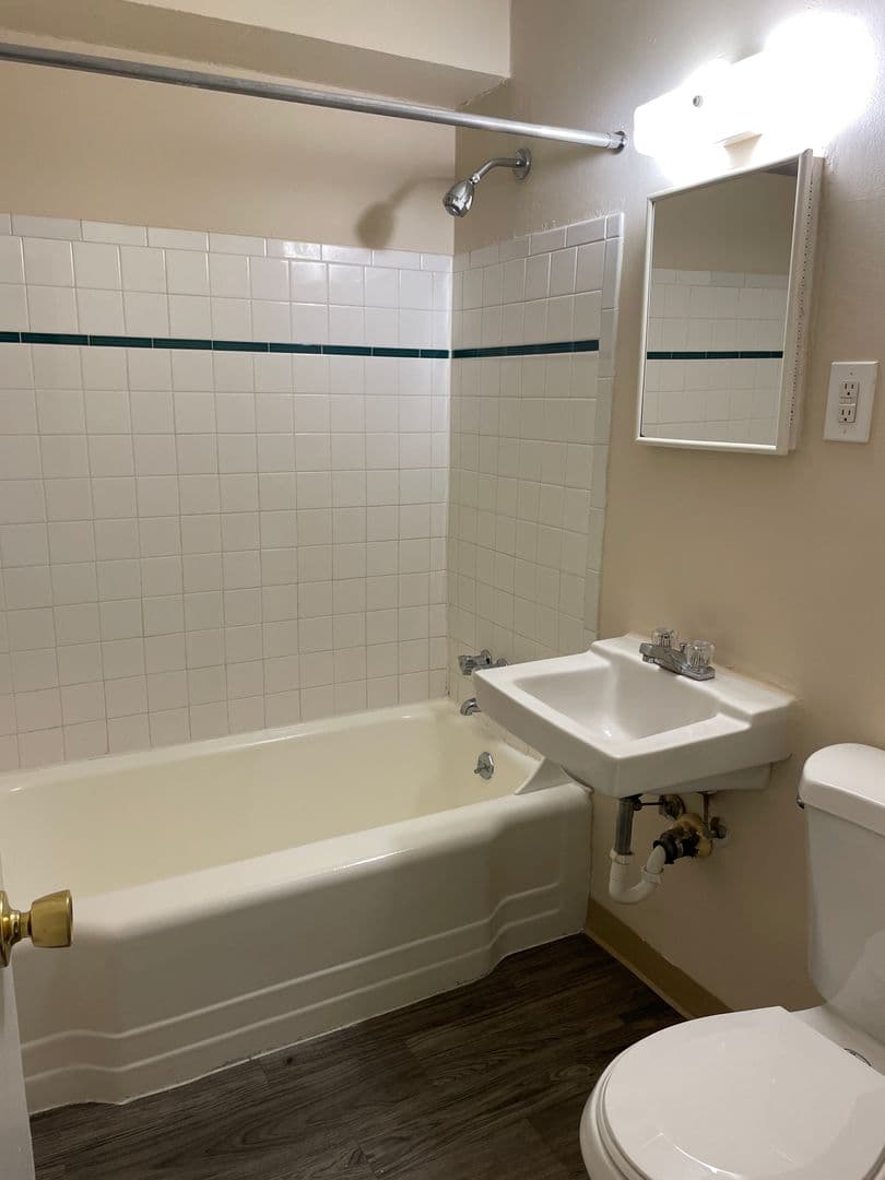 HARTFORD Apartment: 600 ASYLUM AVE