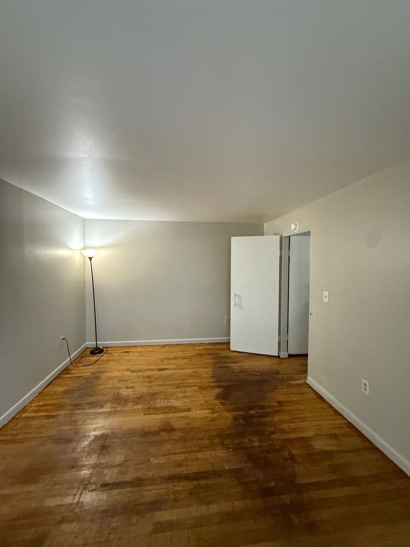 Hartford Apartment: 48 Evergreen Avenue