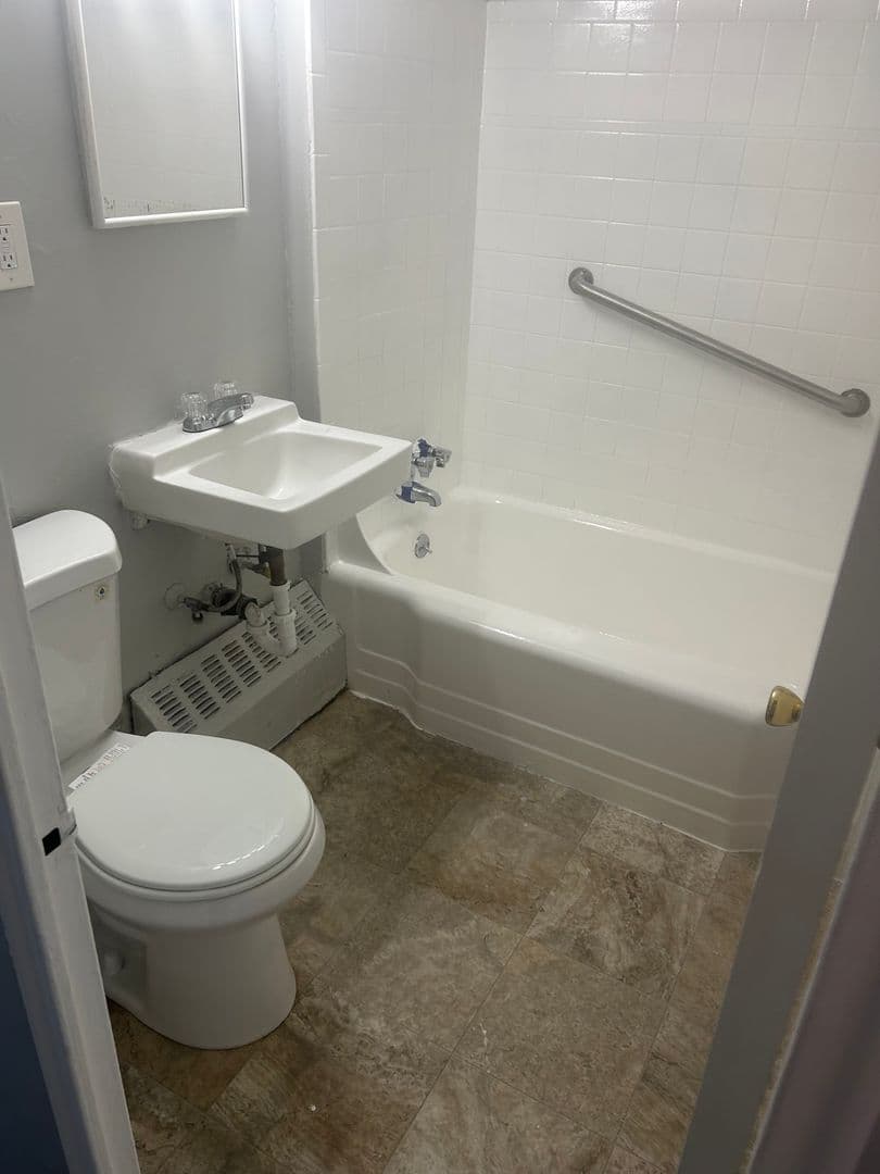 HARTFORD Apartment: 600 ASYLUM AVE