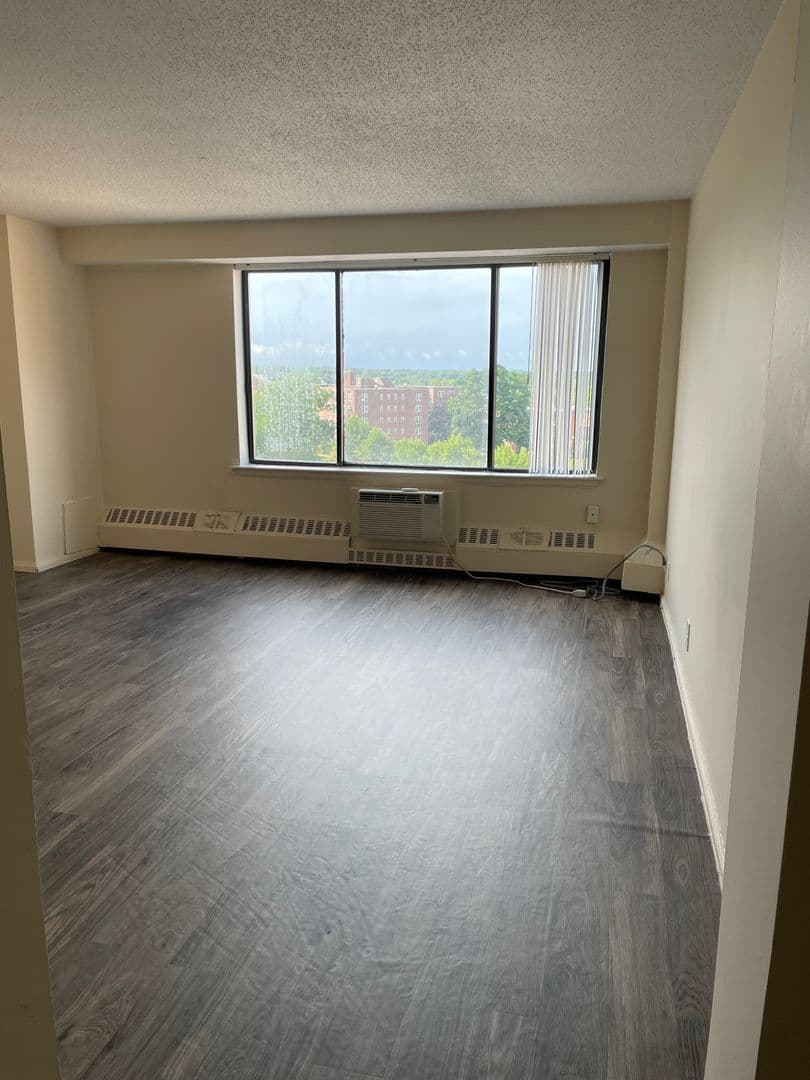 HARTFORD Apartment: 600 ASYLUM AVE