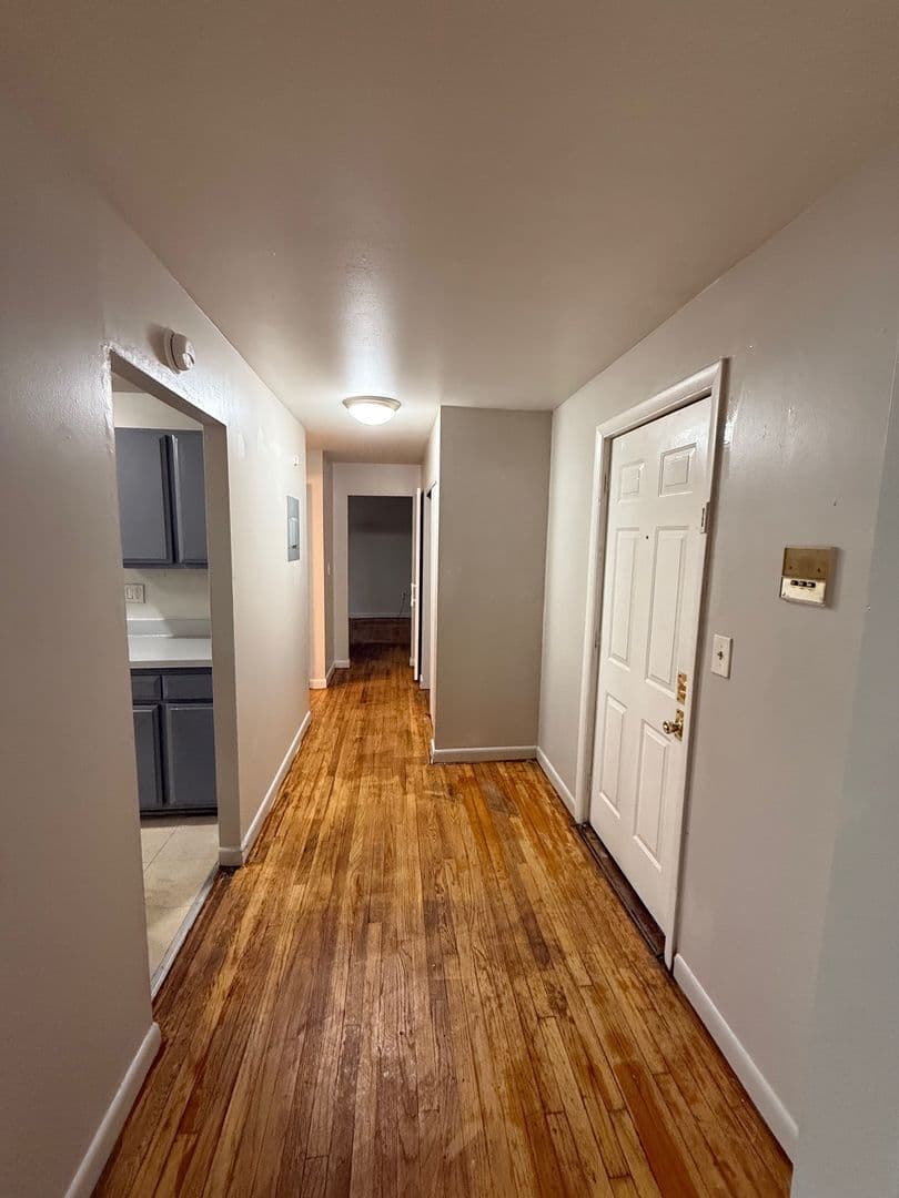 Hartford Apartment: 48 Evergreen Avenue