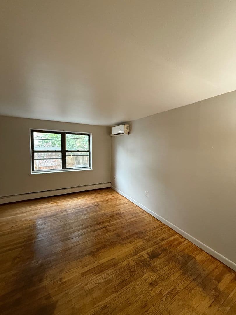 Hartford Apartment: 48 Evergreen Avenue