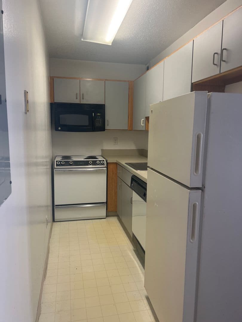HARTFORD Apartment: 600 ASYLUM AVE