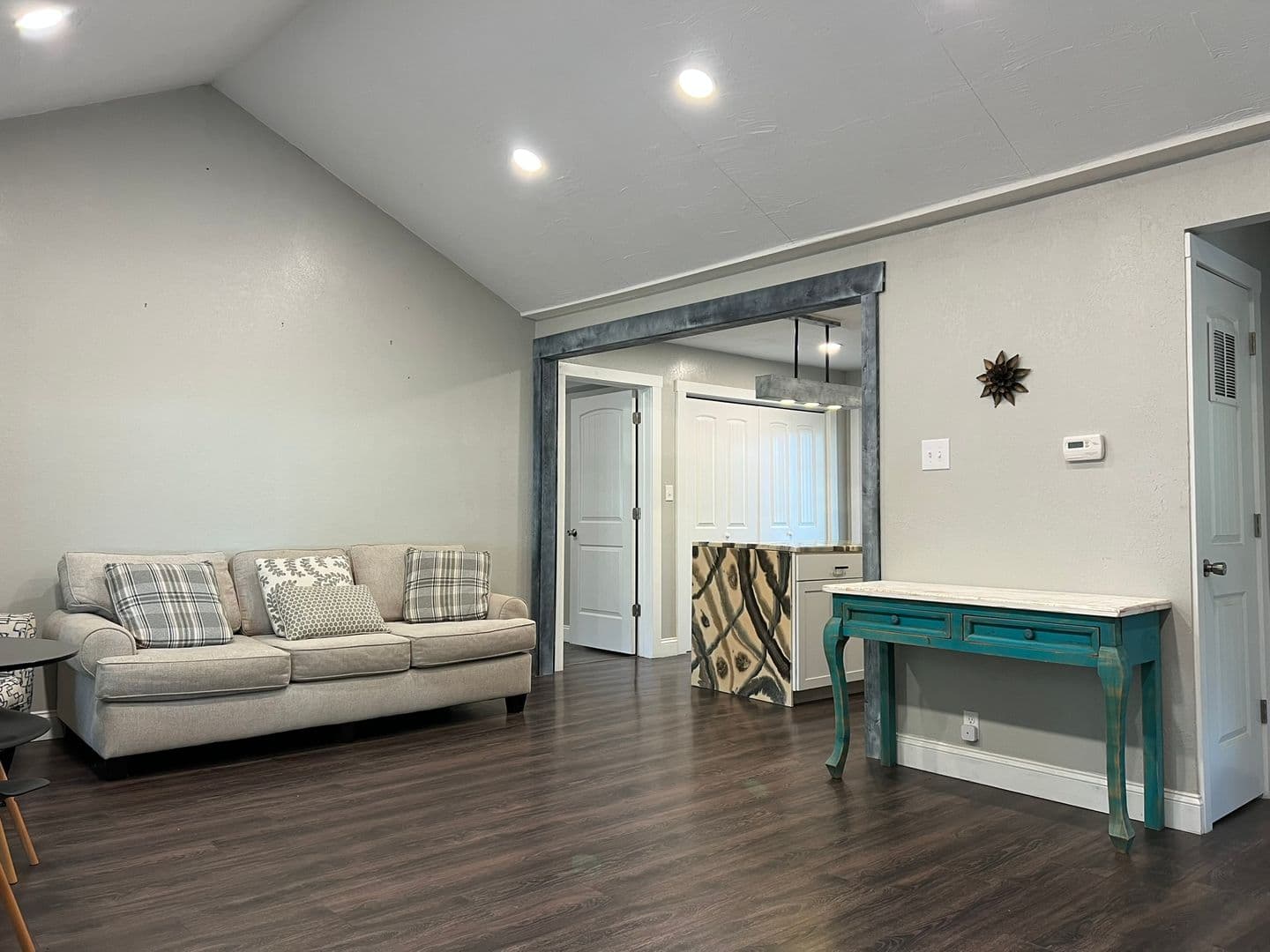 Springfield House: (NM) 2232 S Kickapoo Ave