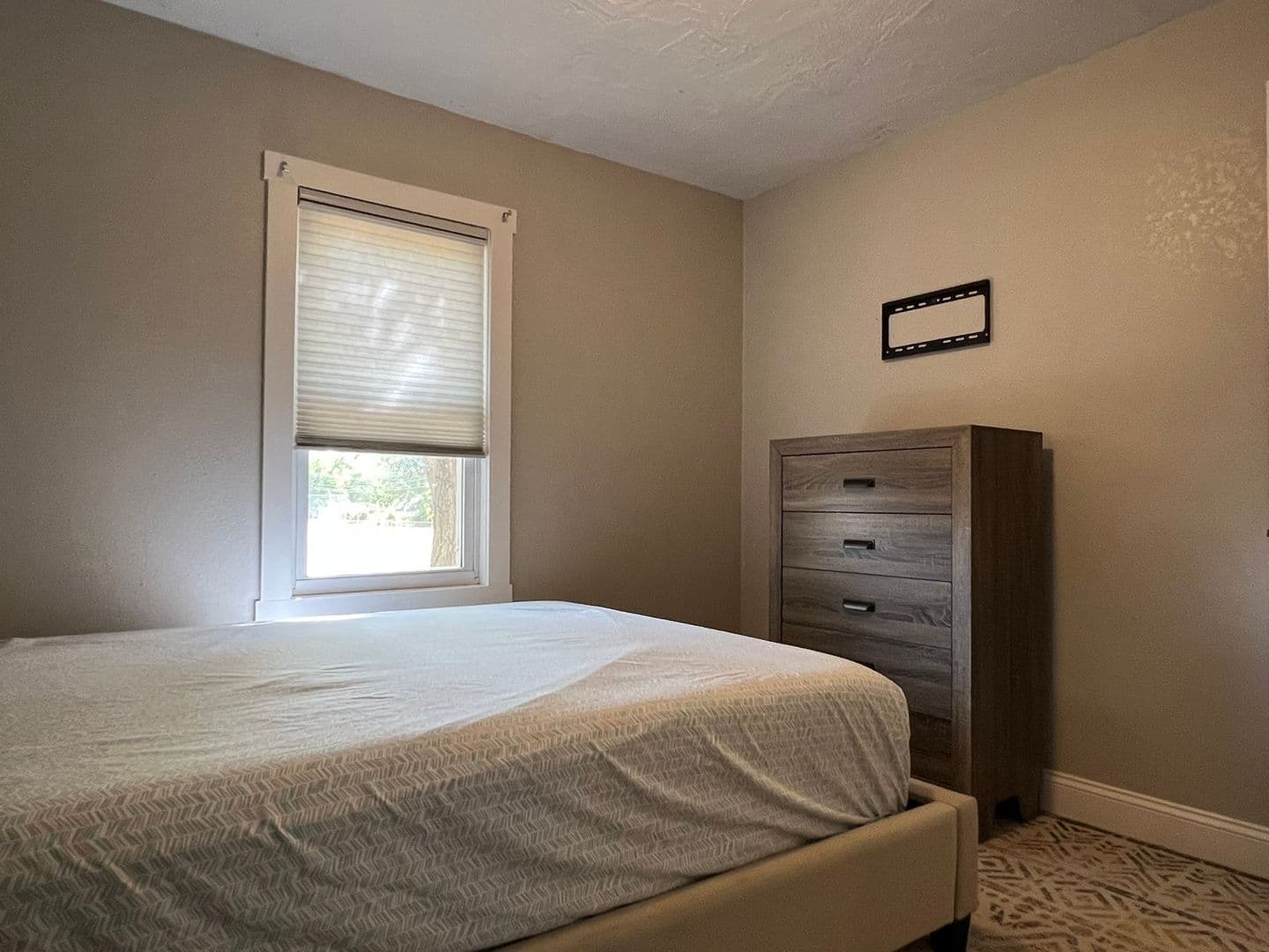 Springfield House: (NM) 2232 S Kickapoo Ave