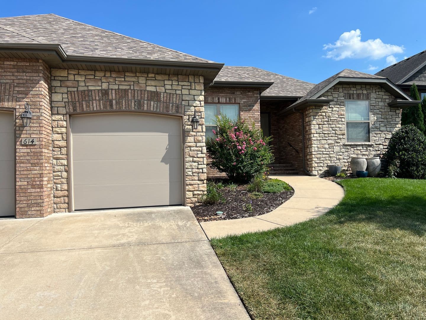 Nixa House: 614 N Galileo Dr