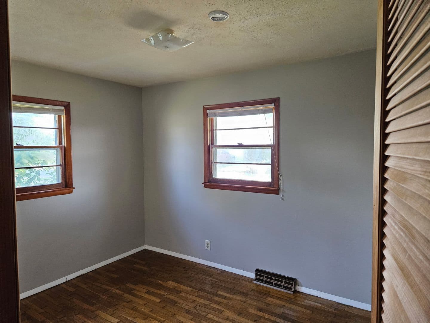 Springfield House: 3463 N. Fremont Ave