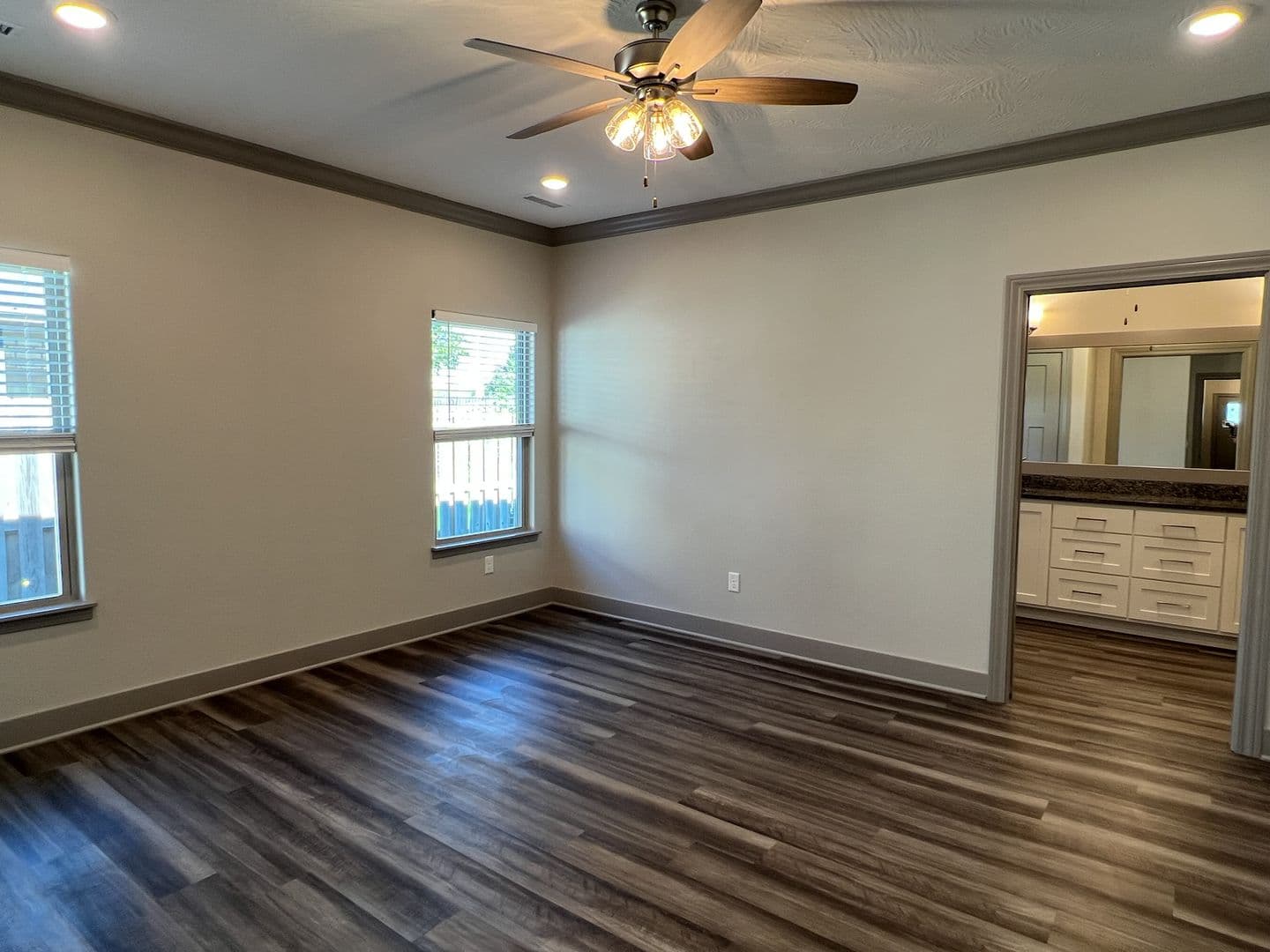 Nixa House: (NM) 1682 N Gregory Dr