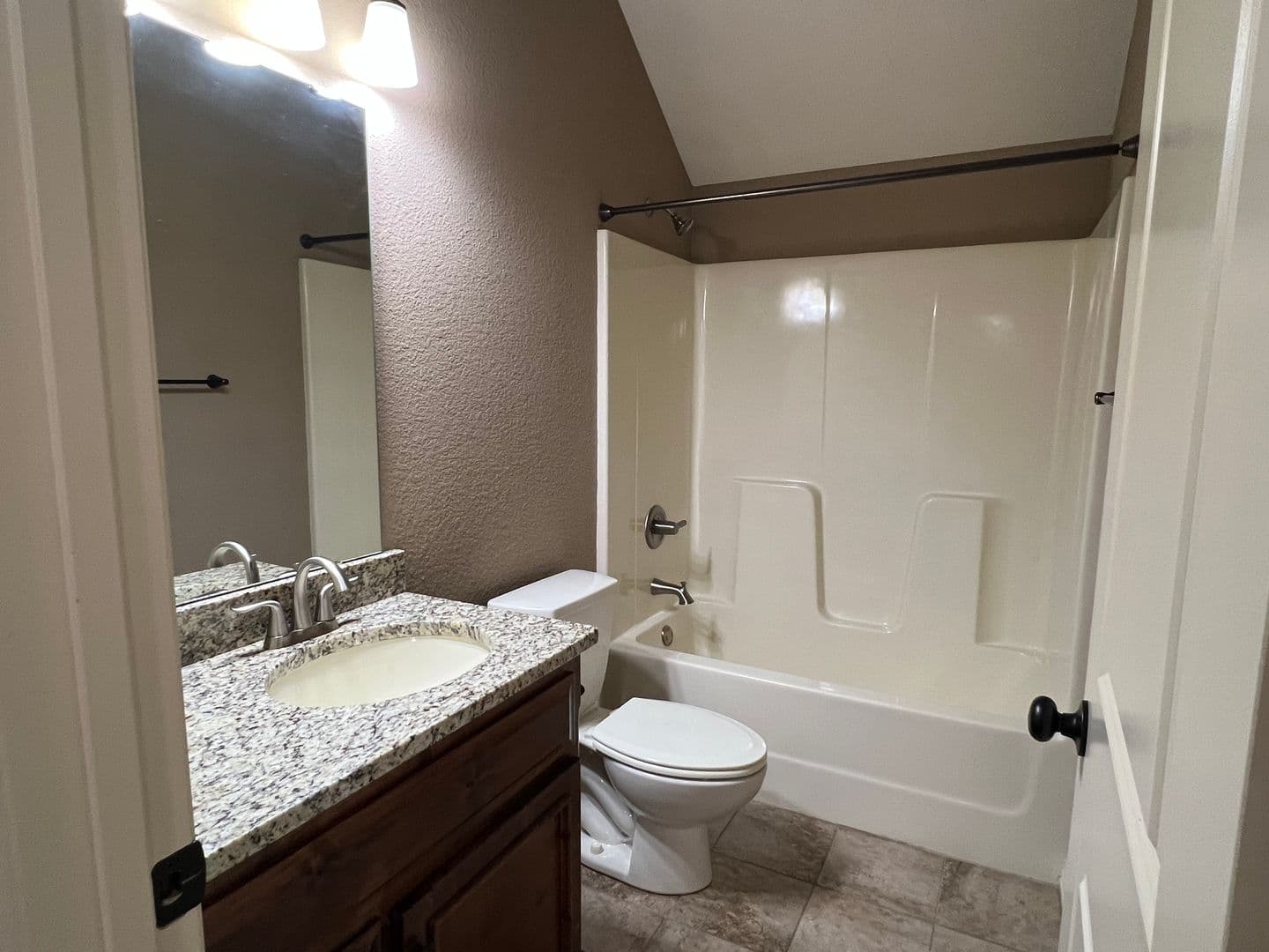 Nixa House: 614 N Galileo Dr