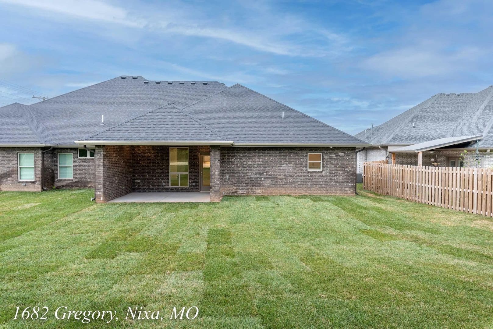 Nixa House: (NM) 1682 N Gregory Dr