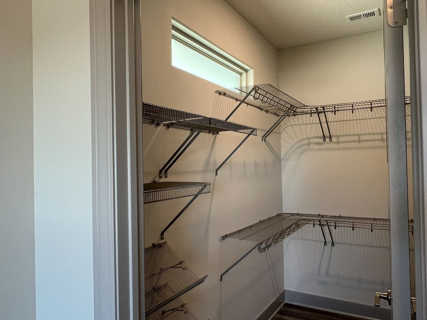 Nixa House: (NM) 1682 N Gregory Dr