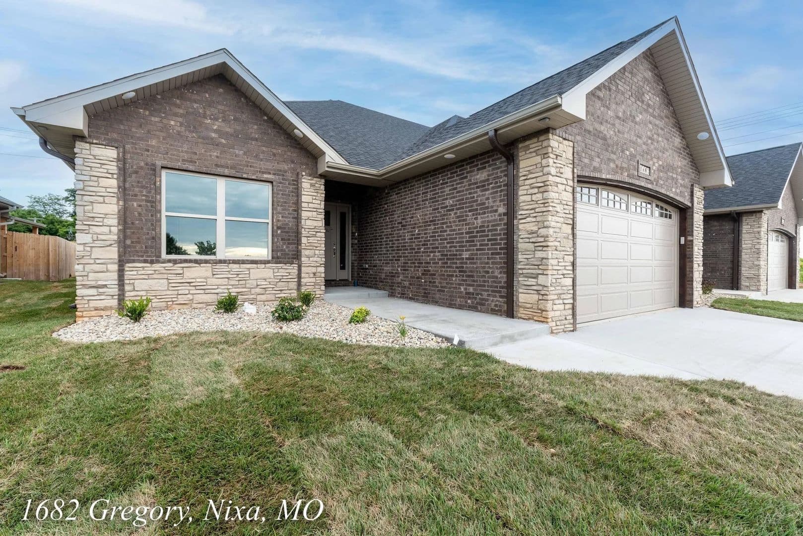 Nixa House: (NM) 1682 N Gregory Dr